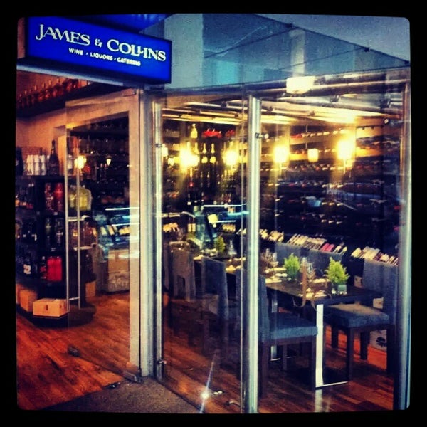 Das Foto wurde bei James &amp; Collins Boutique Restaurant von alenka am 5/23/2014 aufgenommen