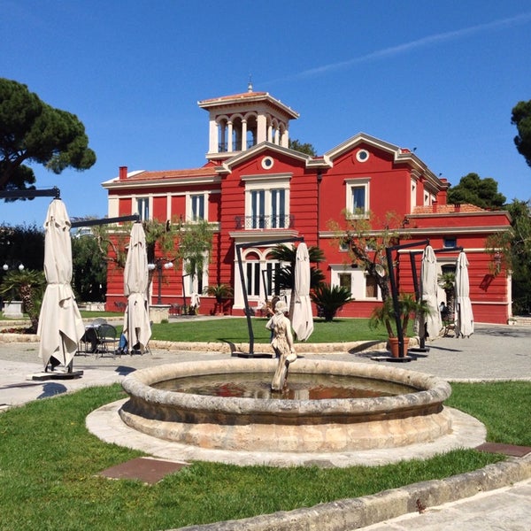 Foto tirada no(a) Hotel Mercure Villa Romanazzi Carducci por Claudio B. em 3/30/2014