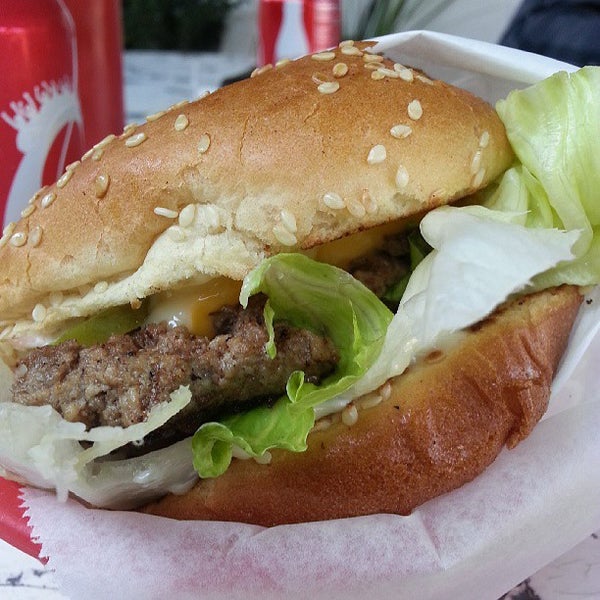7/23/2013에 Hau T.님이 JNJ Burger Shack에서 찍은 사진