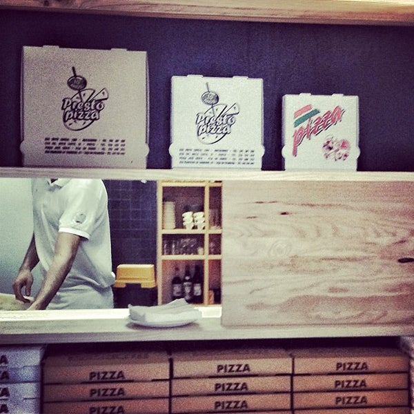 Foto tirada no(a) Presto Pizza Baixa por Tae C. em 2/13/2013