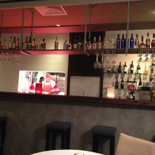 4/27/2013 tarihinde Paul B.ziyaretçi tarafından Five27 Bistro Lounge Dining'de çekilen fotoğraf