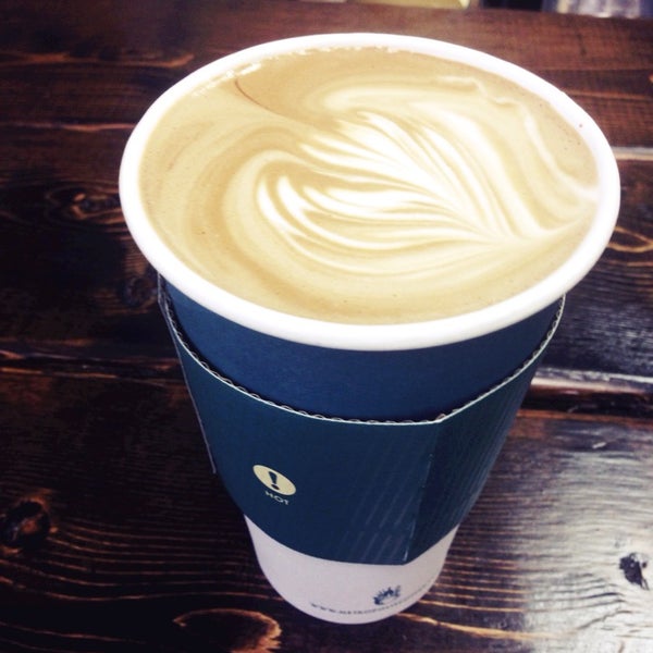 10/4/2014 tarihinde Alicia J.ziyaretçi tarafından Brew Brew Coffee and Tea'de çekilen fotoğraf
