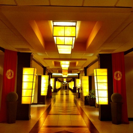 Foto tirada no(a) Hotel Capstone por Deon G. em 12/1/2012