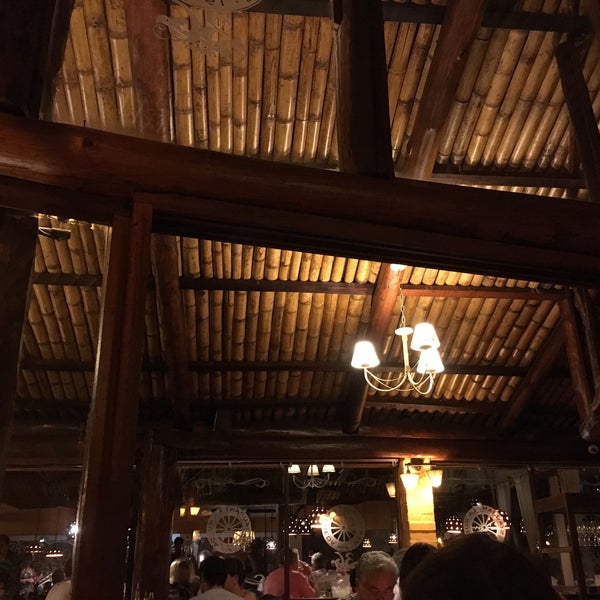 2/13/2016 tarihinde Geetika A.ziyaretçi tarafından Restaurant La Rueda 1975'de çekilen fotoğraf