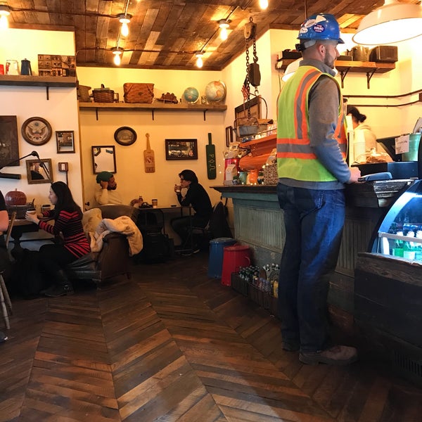 10/26/2017 tarihinde Angus M.ziyaretçi tarafından Old Country Coffee'de çekilen fotoğraf