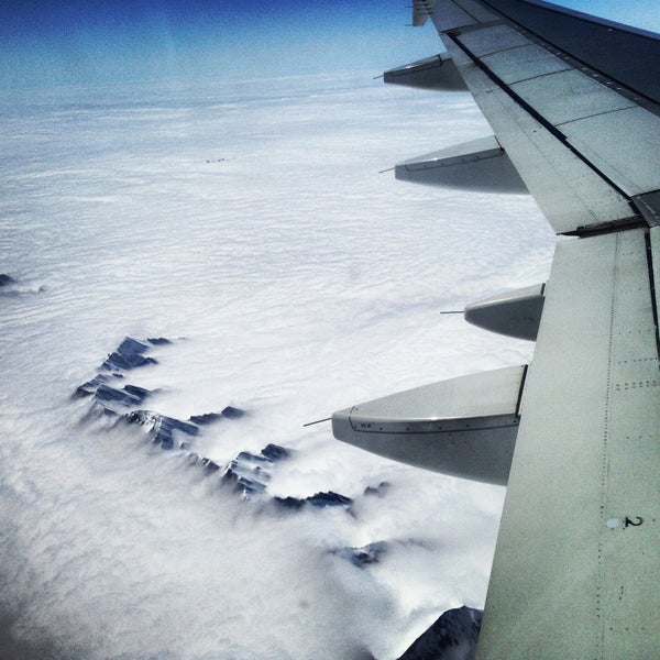 4/21/2013 tarihinde Leila A.ziyaretçi tarafından Cenevre Cointrin Uluslararası Havalimanı (GVA)'de çekilen fotoğraf