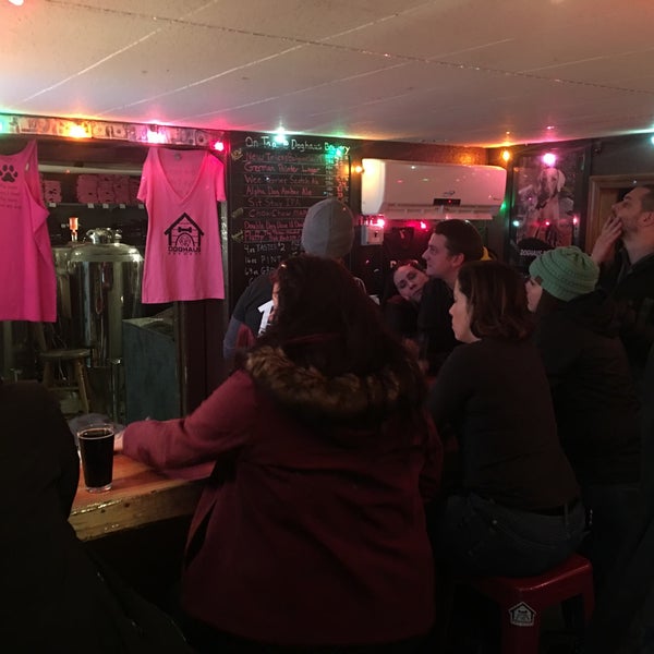 Foto scattata a Doghaus Brewery da Nick P. il 1/14/2018