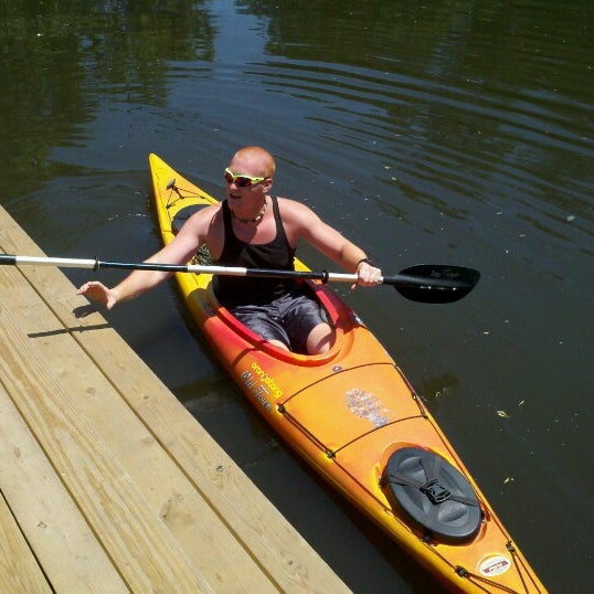 Das Foto wurde bei Cranford Canoe Club von Jiliene C. am 6/23/2012 aufgenommen