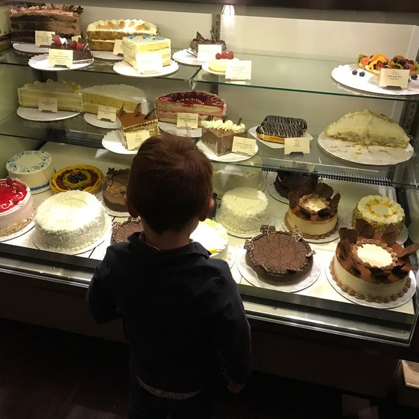 2/2/2017에 Cynthia T.님이 Pastiche Fine Desserts &amp; Café에서 찍은 사진