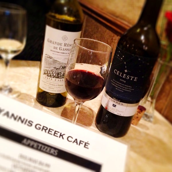 Foto diambil di Yanni&#39;s Greek Cafe oleh Brad M. pada 2/14/2014