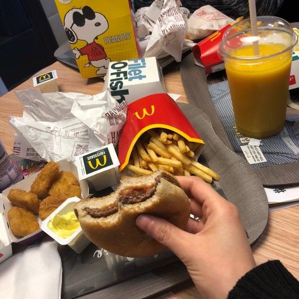 รูปภาพถ่ายที่ McDonald&#39;s โดย Elif เมื่อ 3/29/2018