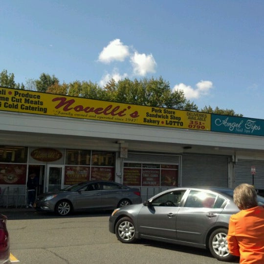 Foto tirada no(a) Novelli&#39;s Pork Store Inc por Peggy B. em 9/30/2012