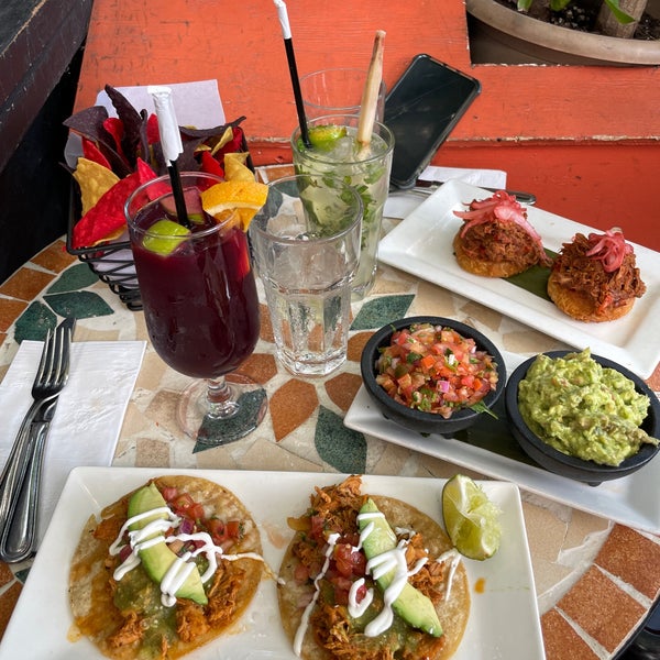 Foto tomada en Yuca Bar &amp; Restaurant  por Marina W. el 9/21/2021