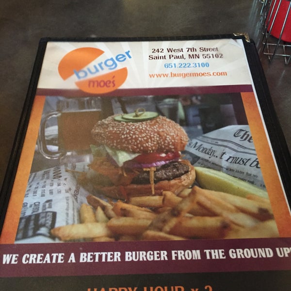 Foto tomada en Burger Moe&#39;s  por Lucas G. el 10/17/2015