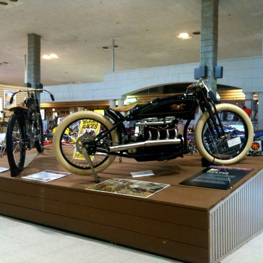 Photo prise au Motorcyclepedia Museum par BBirdNok .. le11/9/2012