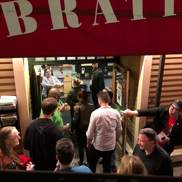 Foto tirada no(a) Brattle Theatre por Kristen G. em 4/29/2018