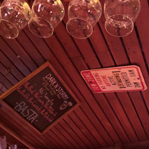 2/15/2018 tarihinde Kristen G.ziyaretçi tarafından Grendel&#39;s Den Restaurant &amp; Bar'de çekilen fotoğraf