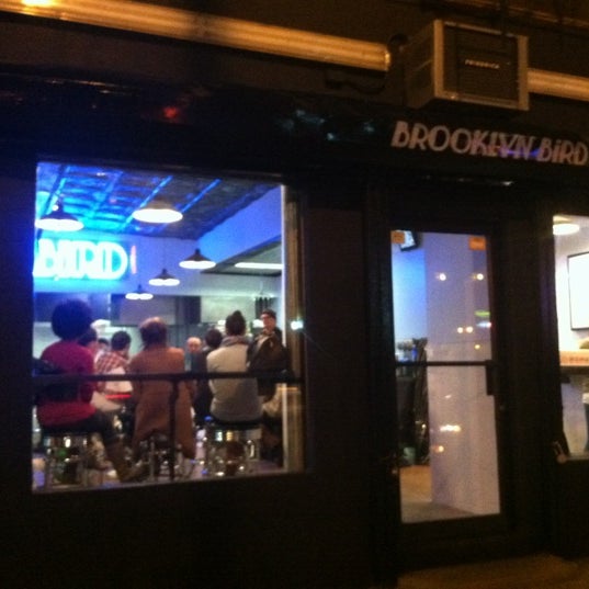 รูปภาพถ่ายที่ Brooklyn Bird Restaurant โดย Fiona H. เมื่อ 12/1/2012