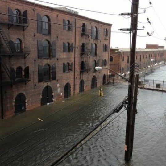 Das Foto wurde bei Frankenstorm Apocalypse - Hurricane Sandy von Fiona H. am 10/29/2012 aufgenommen