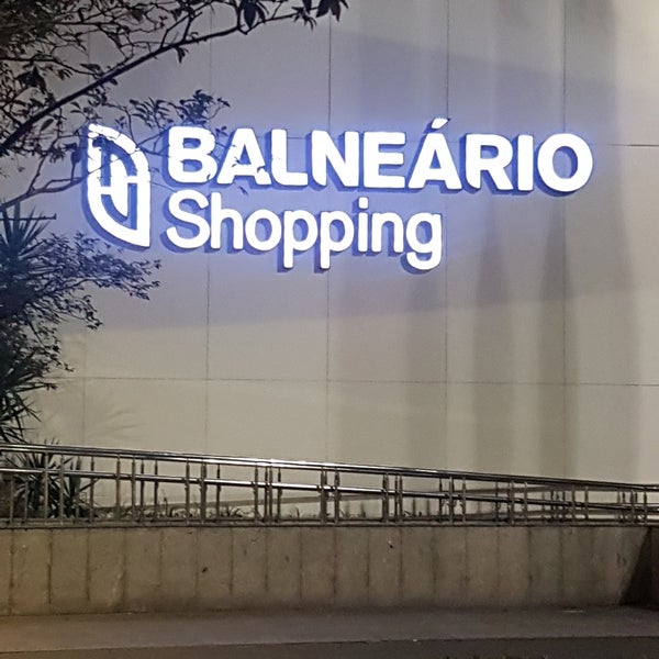 รูปภาพถ่ายที่ Balneário Shopping โดย Erico C. เมื่อ 9/19/2017