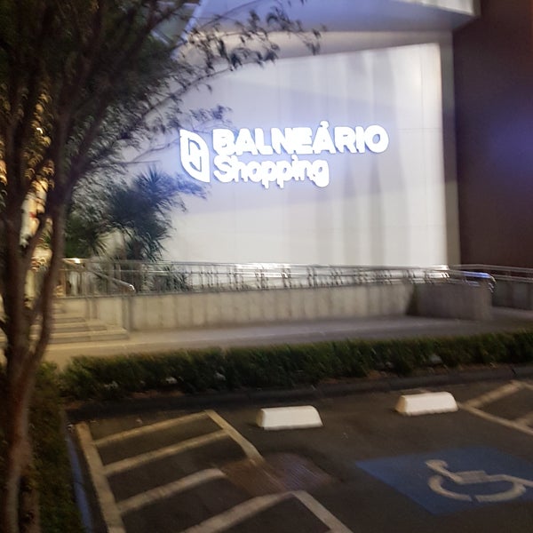 Foto diambil di Balneário Shopping oleh Erico C. pada 9/19/2017