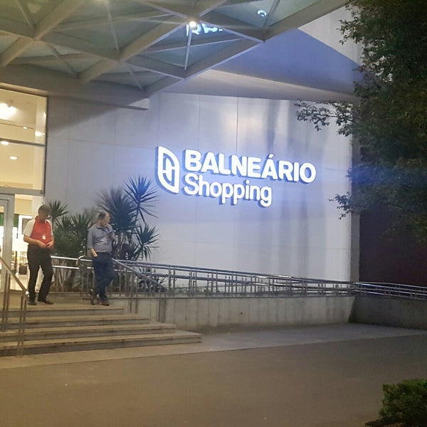 รูปภาพถ่ายที่ Balneário Shopping โดย Erico C. เมื่อ 6/28/2017