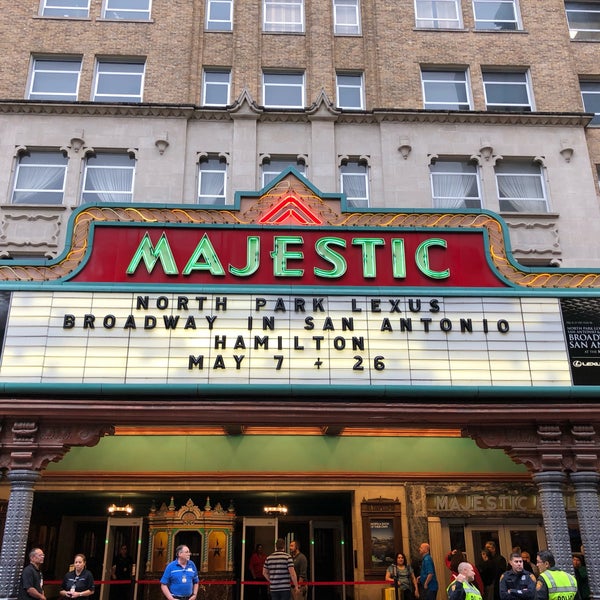 Foto tirada no(a) The Majestic Theatre por Stephanie R. em 5/11/2019