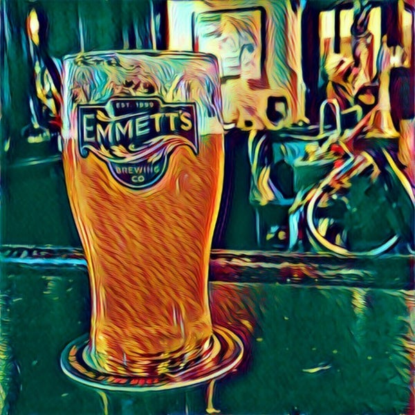 Foto scattata a Emmett&#39;s Tavern &amp; Brewing Co. da Zac A. il 2/11/2017