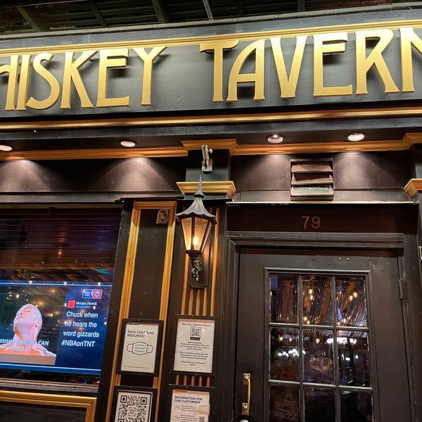 รูปภาพถ่ายที่ Whiskey Tavern โดย Luke C. เมื่อ 6/10/2021