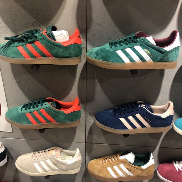 Adidas sales outlet queens