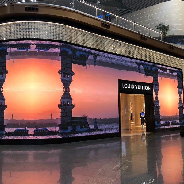 Huge digital screens of Louis Vuitton store inside Istanbul airport inside  the boarding area, istanbul, Turkey – Stock Editorial Photo © canyalcin  #314038940