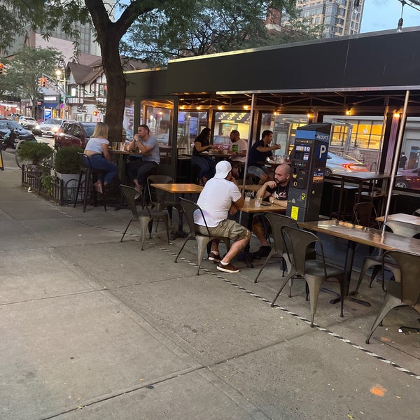 Foto tomada en Forest Hills Station House  por Luke C. el 8/16/2021