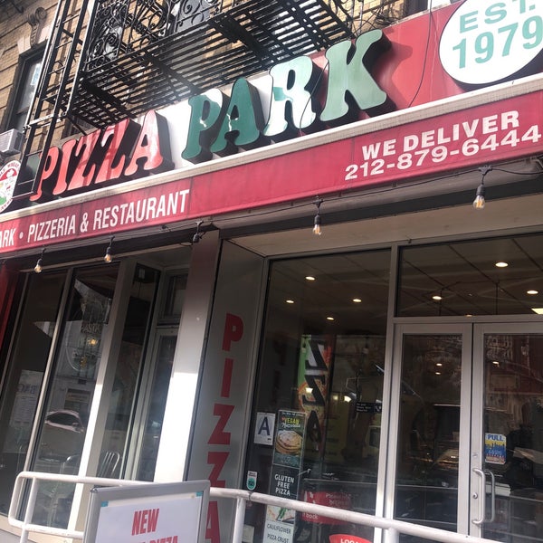 Foto tirada no(a) Pizza Park por Luke C. em 12/4/2023