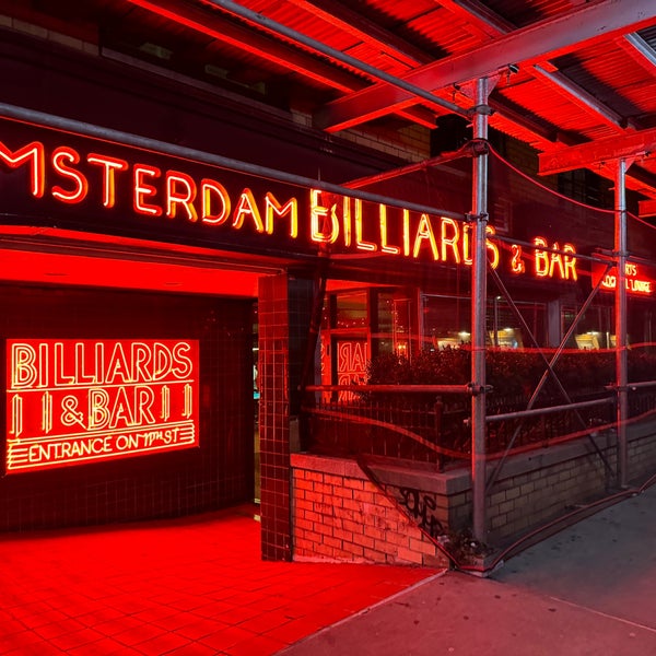 Foto tomada en Amsterdam Billiards &amp; Bar  por Luke C. el 12/19/2023