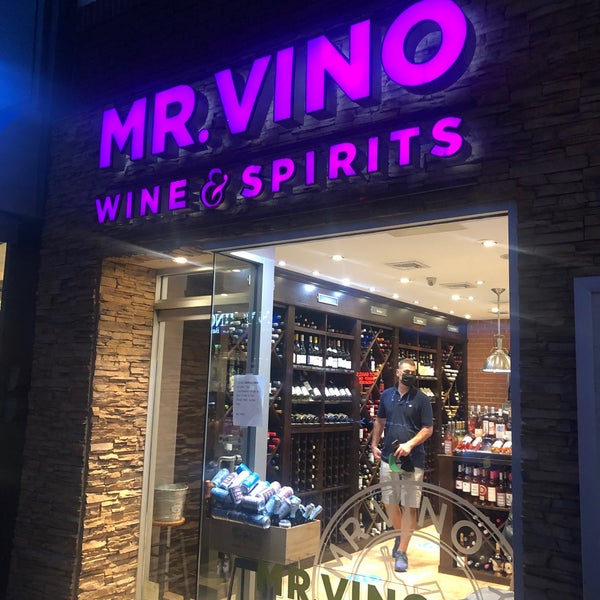 Foto tirada no(a) Mr. Vino Wine &amp; Spirits por Luke C. em 7/13/2020