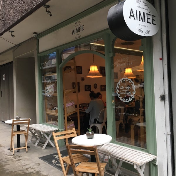 Foto tomada en Aimée Sidewalk Cafe &amp; Tartinery  por LAtte el 3/26/2017