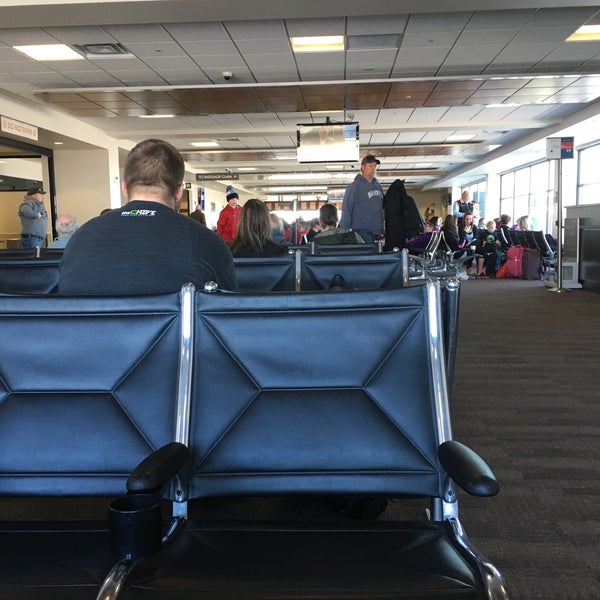 2/13/2016 tarihinde Michael D.ziyaretçi tarafından Grand Forks International Airport (GFK)'de çekilen fotoğraf