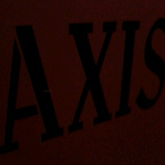 Снимок сделан в AXIS Nightclub пользователем Jasmine L. 10/28/2012