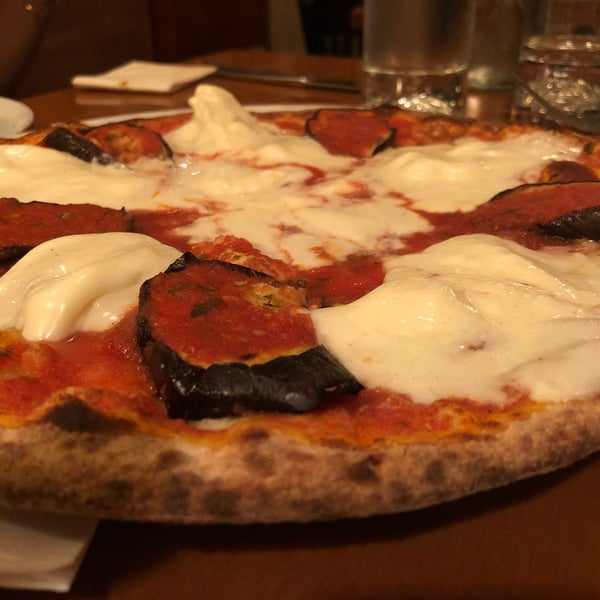 Foto scattata a Pizzeria Pera da Fırat B. il 7/2/2018