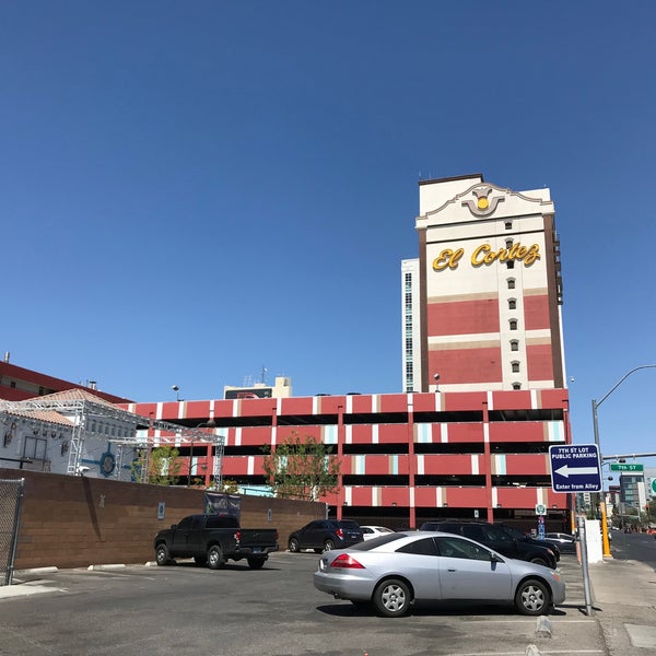 รูปภาพถ่ายที่ El Cortez Hotel &amp; Casino โดย Alex L. เมื่อ 5/30/2021