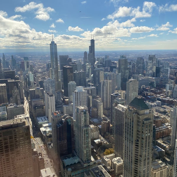 Foto diambil di 360 CHICAGO oleh Alex L. pada 11/17/2023