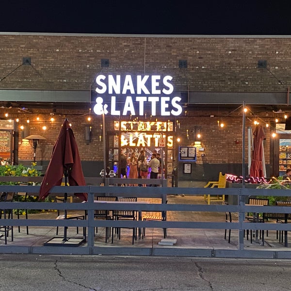 Foto diambil di Snakes &amp; Lattes oleh Alex L. pada 10/31/2021
