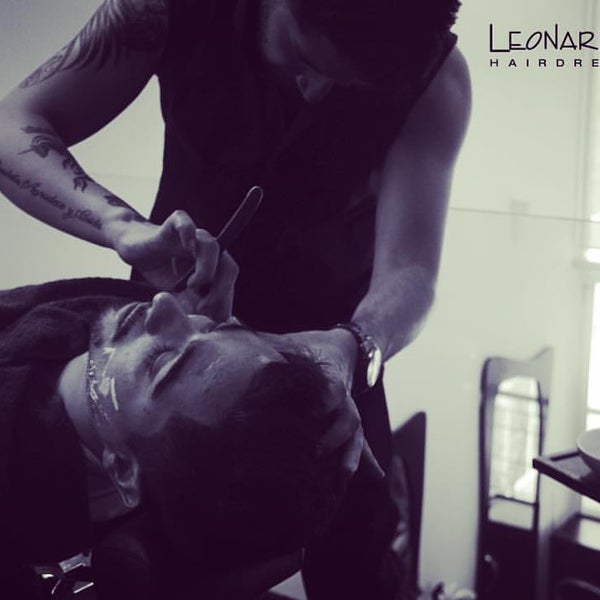 Das Foto wurde bei Leonardo Olmos Hairdressers von Leonardo Olmos H. am 9/20/2015 aufgenommen