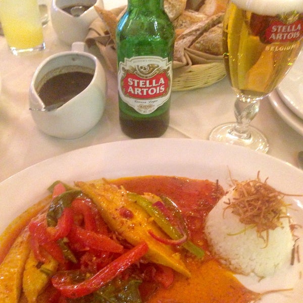 Foto diambil di Restaurante La Romería oleh Crysthian C. pada 1/25/2015