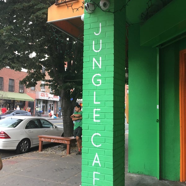Foto tirada no(a) Jungle Cafe por Rosie Mae em 7/3/2018