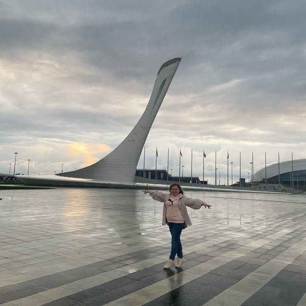 Олимпийская 7 москва. Медал Плаза Олимпийский парк.