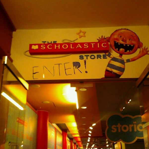6/4/2013にOhh S.がThe Scholastic Storeで撮った写真