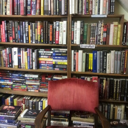 รูปภาพถ่ายที่ The Book House โดย Kate K. เมื่อ 11/15/2012