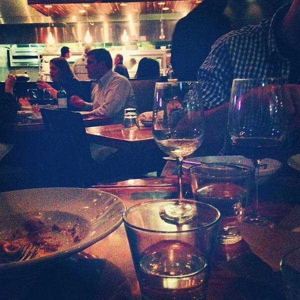 Foto tomada en Rizzuto&#39;s Restaurant &amp; Bar  por Katie D. el 3/17/2013