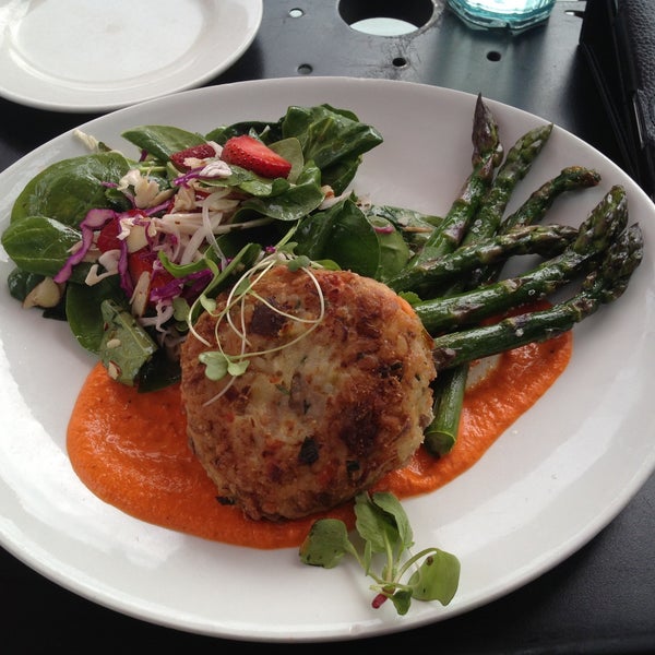 5/8/2013 tarihinde Lorna C.ziyaretçi tarafından Spoonriver Restaurant'de çekilen fotoğraf